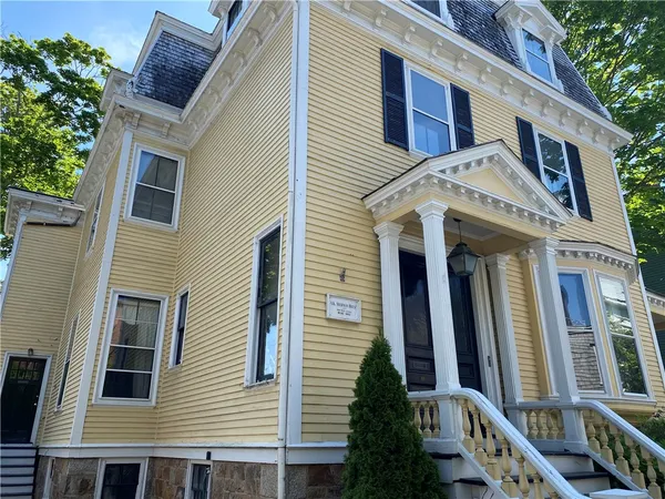 $3,000 | 12 Clarke Street, Newport, RI 02840