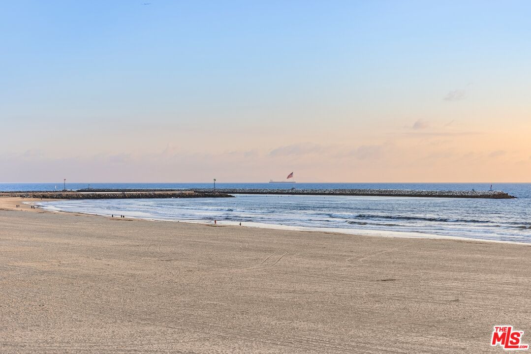 1 Northstar Street, Unit PH1 Marina del Rey, CA 90292 - Photo 13 of 18 a view of an ocean beach