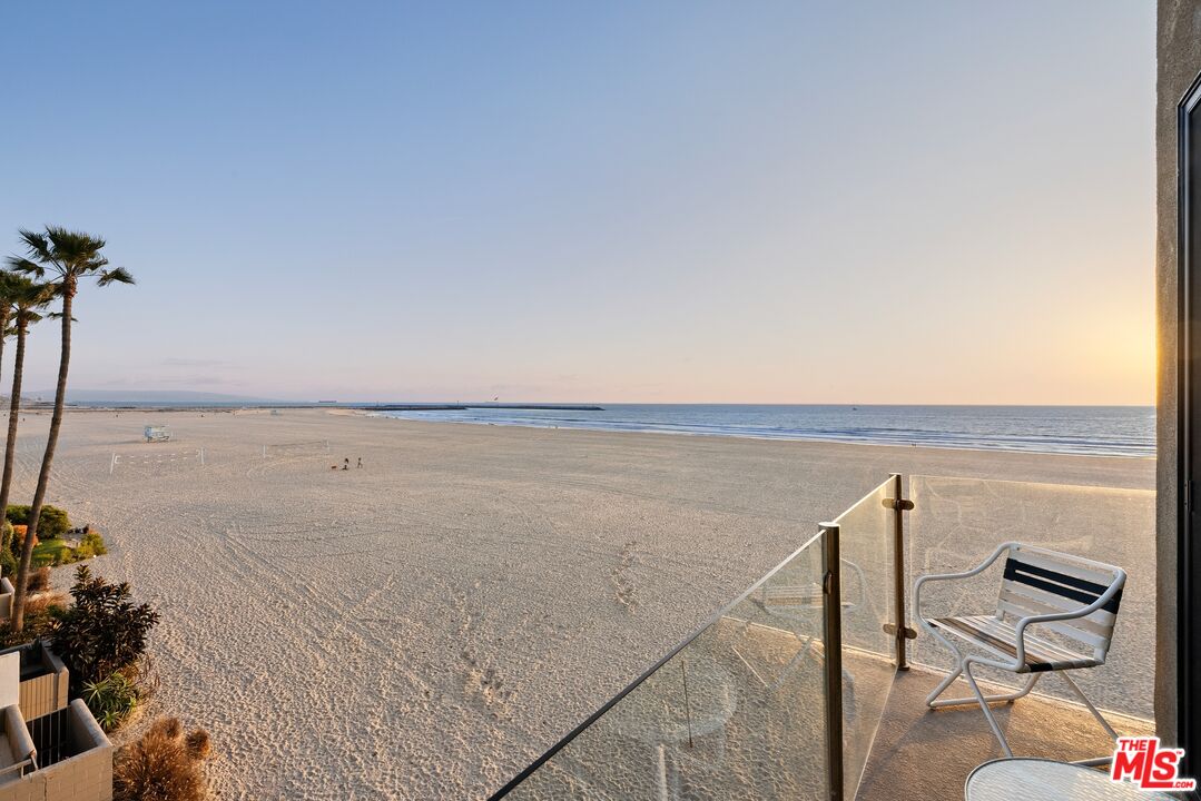 1 Northstar Street, Unit PH1 Marina del Rey, CA 90292 - Photo 2 of 18 a view of a terrace