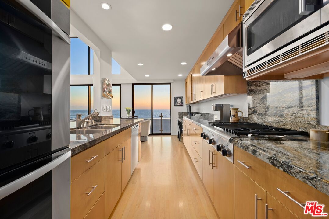 1 Northstar Street, Unit PH1 Marina del Rey, CA 90292 - Photo 6 of 18 a large kitchen with stainless steel appliances granite countertop a lot of counter space