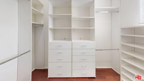 $1,650,000 | 5655 Como Circle, Woodland Hills, CA 91367