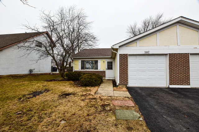 a view of a house with a yard