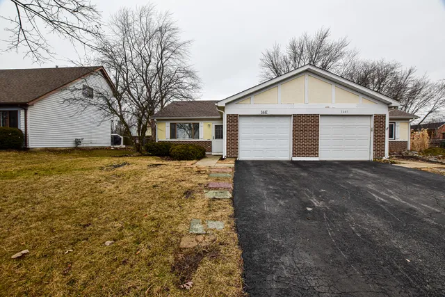 a view of a house with a yard