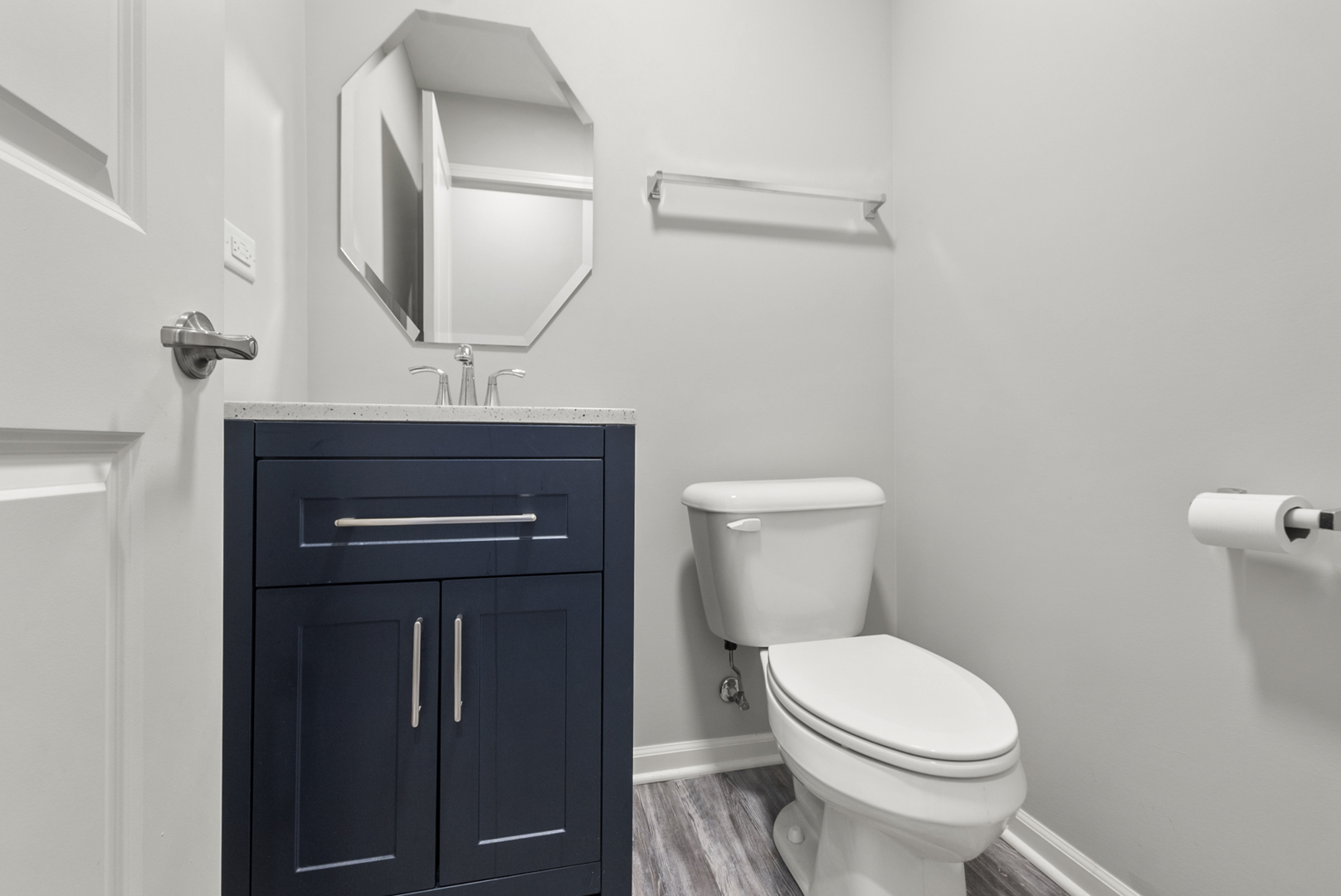 2045 Stuttle Road Batavia, IL 60510 - Photo 9 of 18 a bathroom with a toilet a sink and mirror