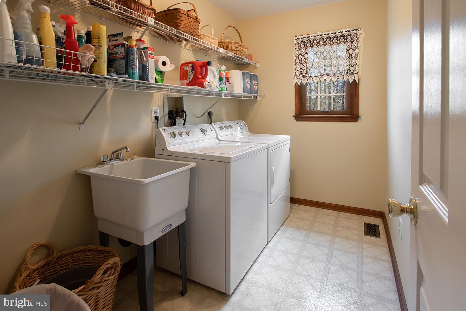 6 Arncliffe Rise Medford, NJ 08055 - Photo 21 of 29 Second floor laundry with washer and dryer