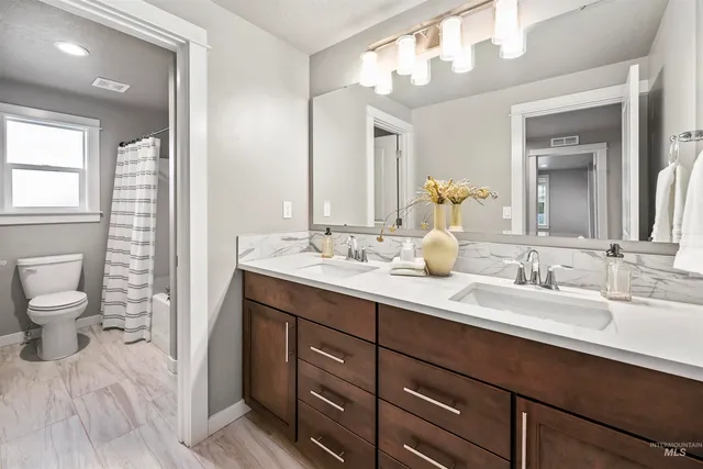 $749,999 | 10775 West Royal Fern Court, Star, ID 83669