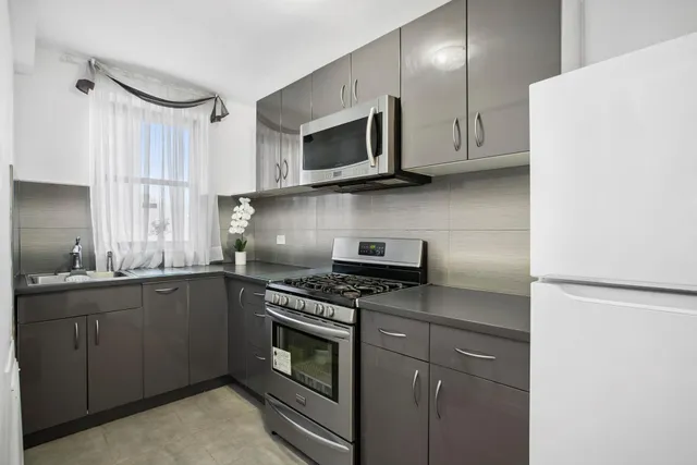 $215,000 | 2807 Kings Highway, Unit 2D | Midwood