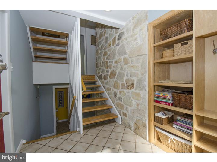 322 Howarth Road Media, PA 19063 - Photo 3 of 25 Foyer