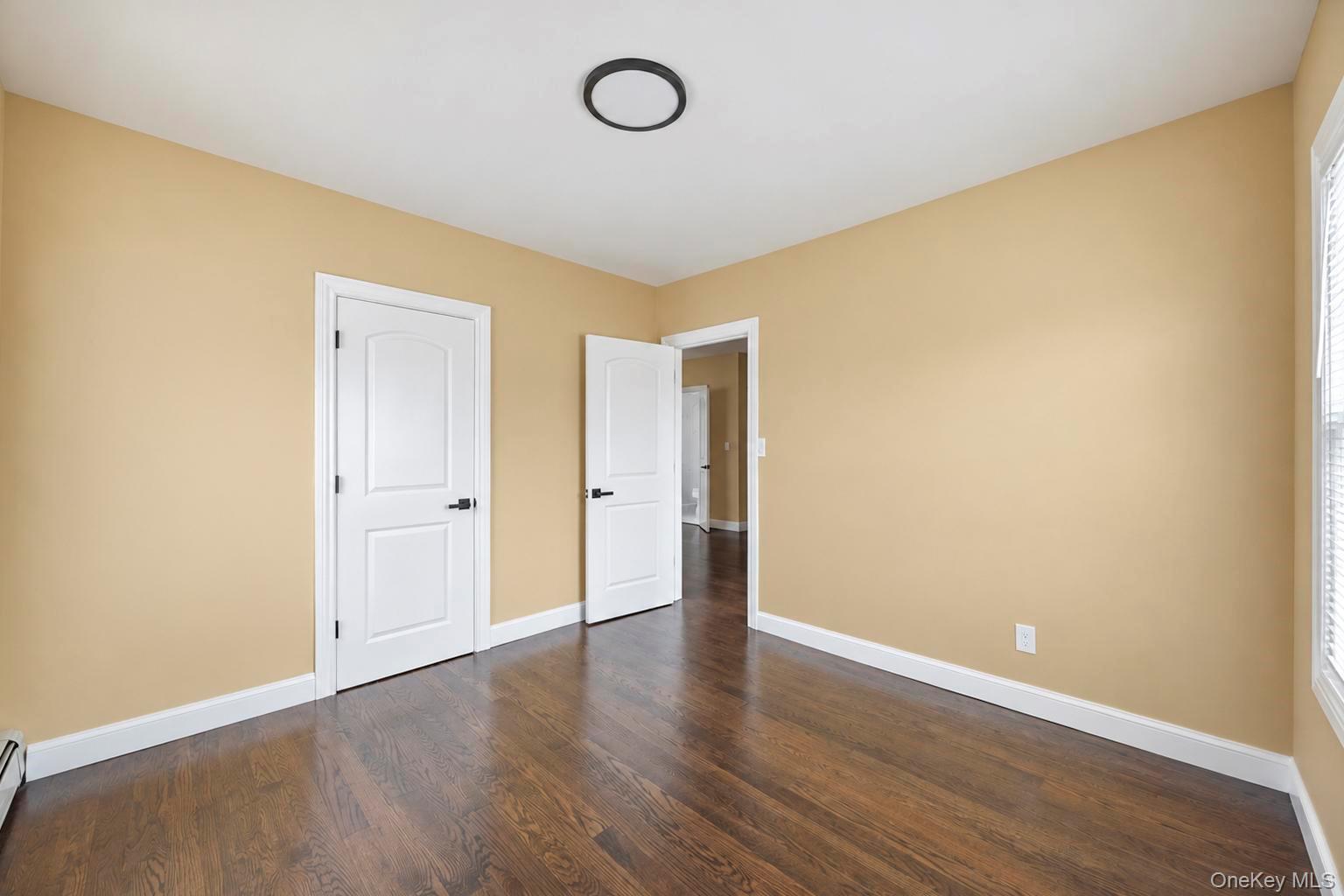 236 Plainview Road Hicksville, NY 11801 - Photo 13 of 24 Gallery Image 13
