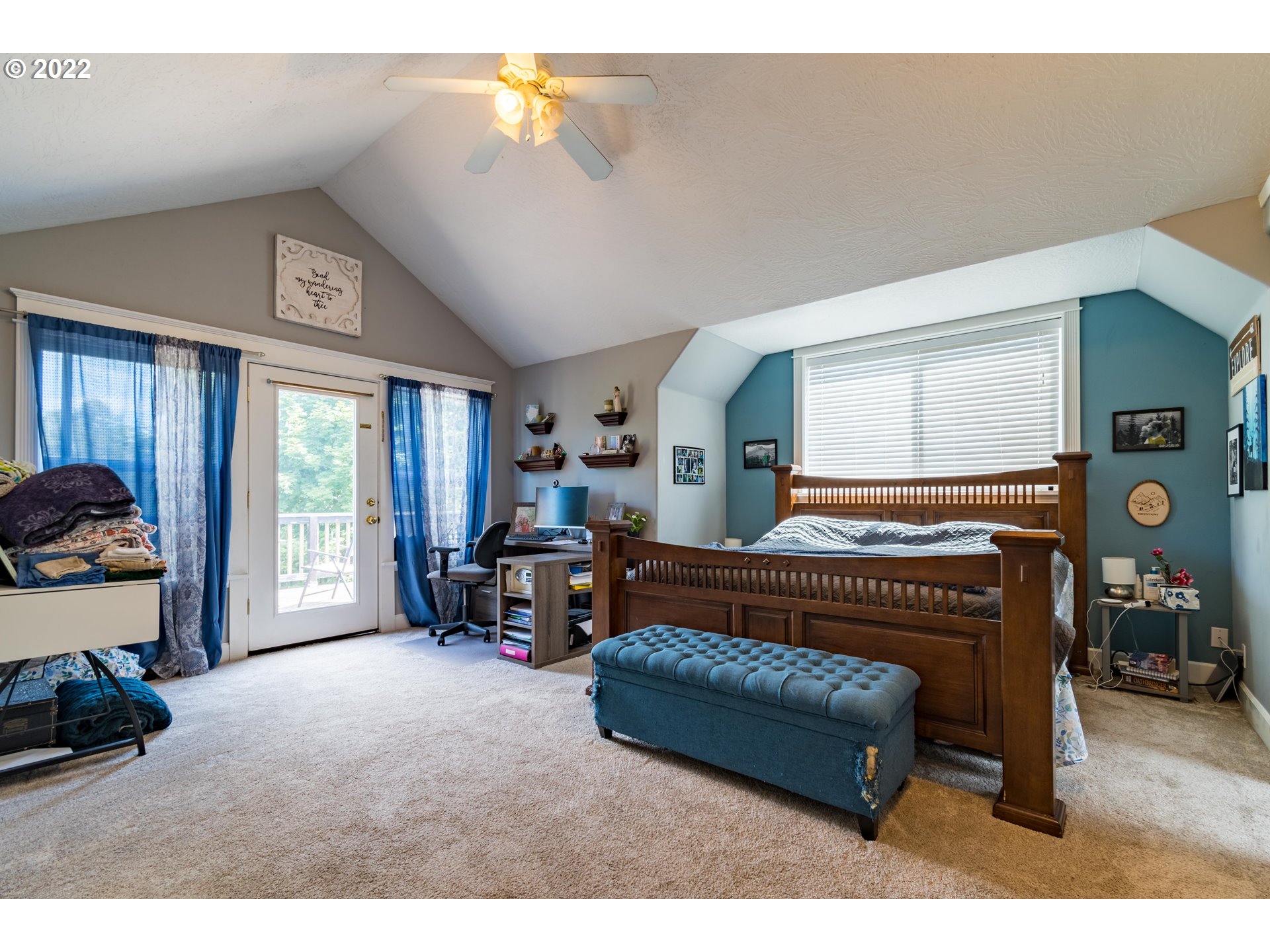 6772 Jacob Lane Springfield, OR 97478 - Photo 15 of 32 a living room with furniture and a window