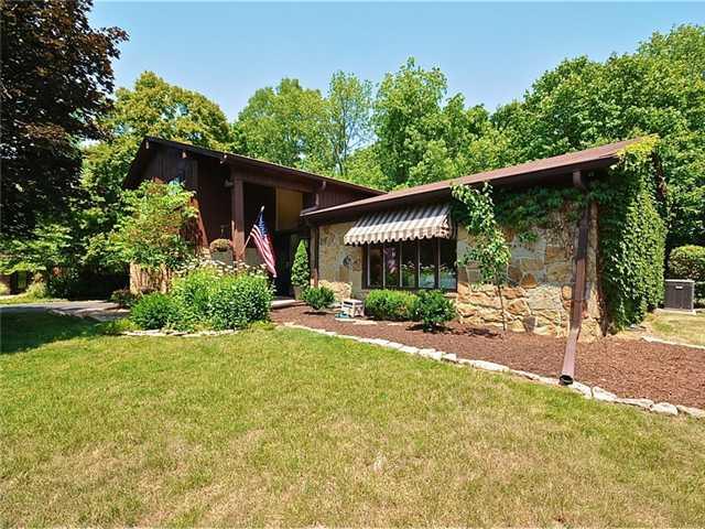 8025 Claridge Road Indianapolis, IN 46260 - Photo 2 of 24 Gallery Image 2