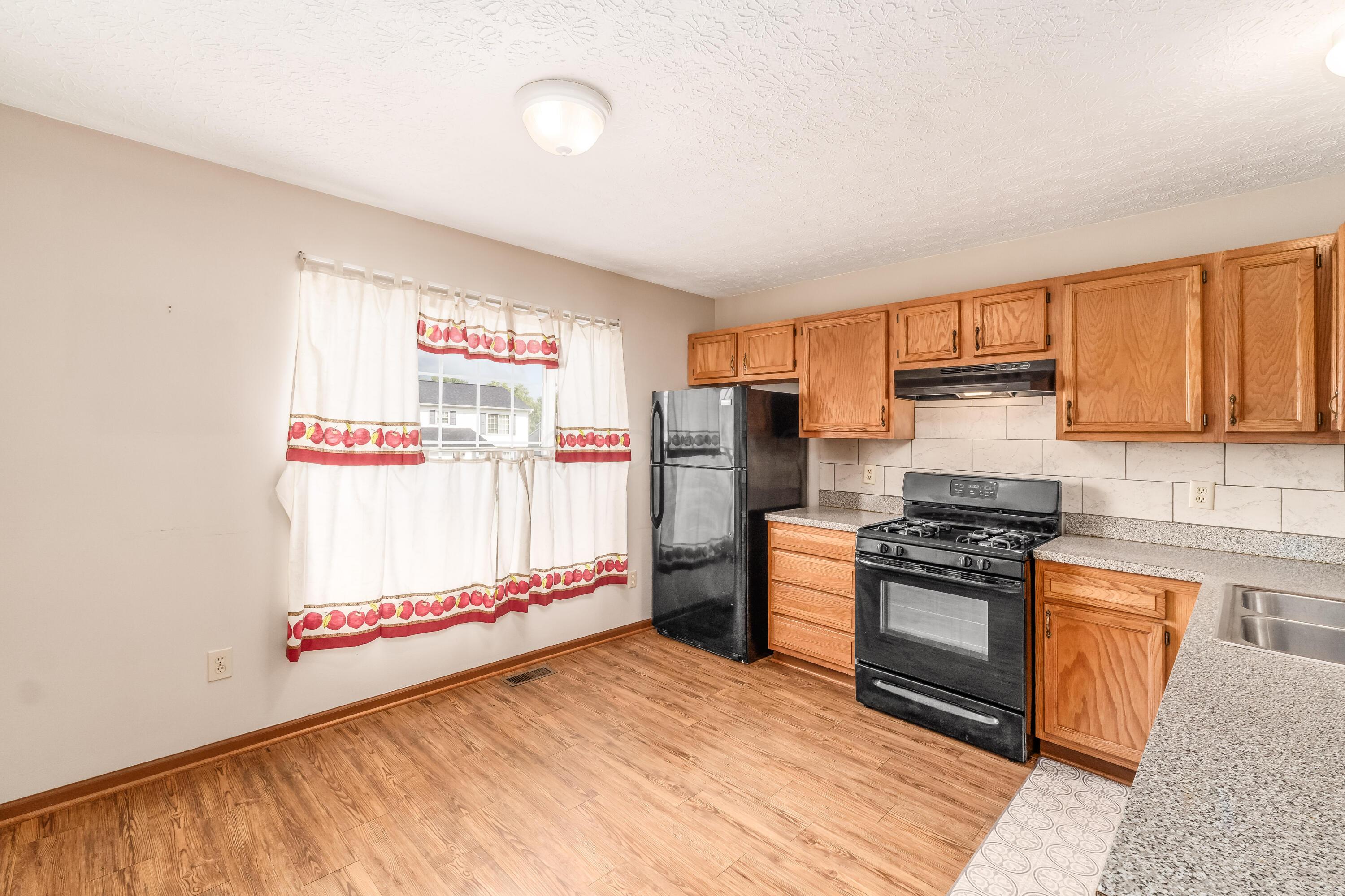 2783 Raphael Drive Columbus, OH 43232 - Photo 7 of 20 S_-_2783_Raphael_Dr_-_030