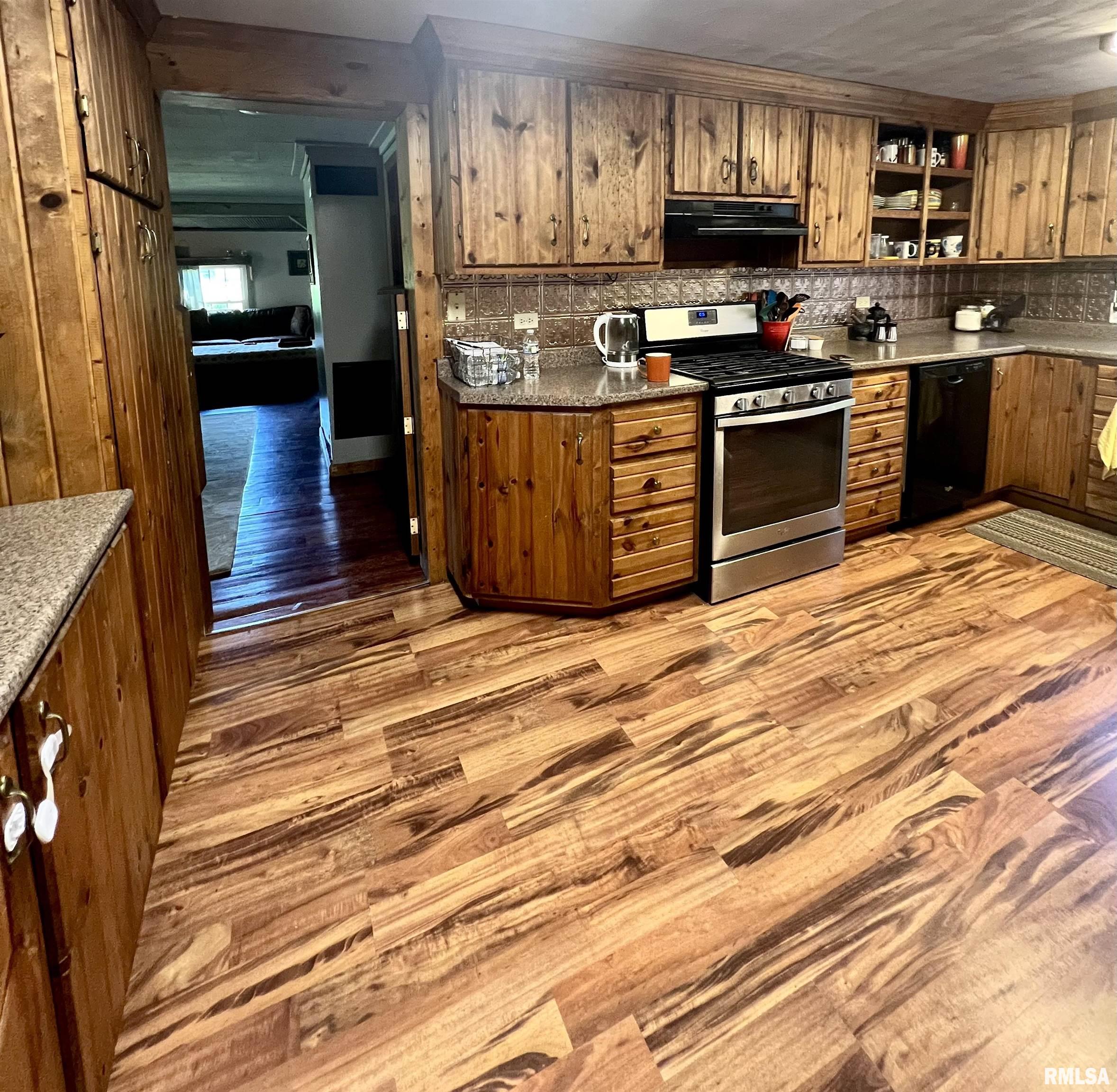 16451 Pittsburg Road Pittsburg, IL 62974 - Photo 6 of 12