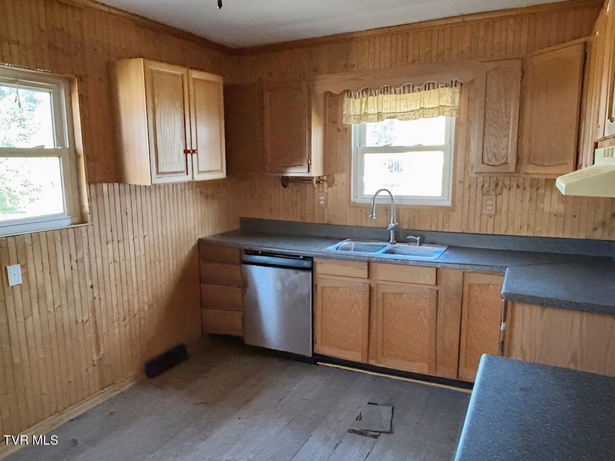 5720 Atkins Tank Road Atkins, VA 24311 - Photo 8 of 12 atkins tank road kitchen mls