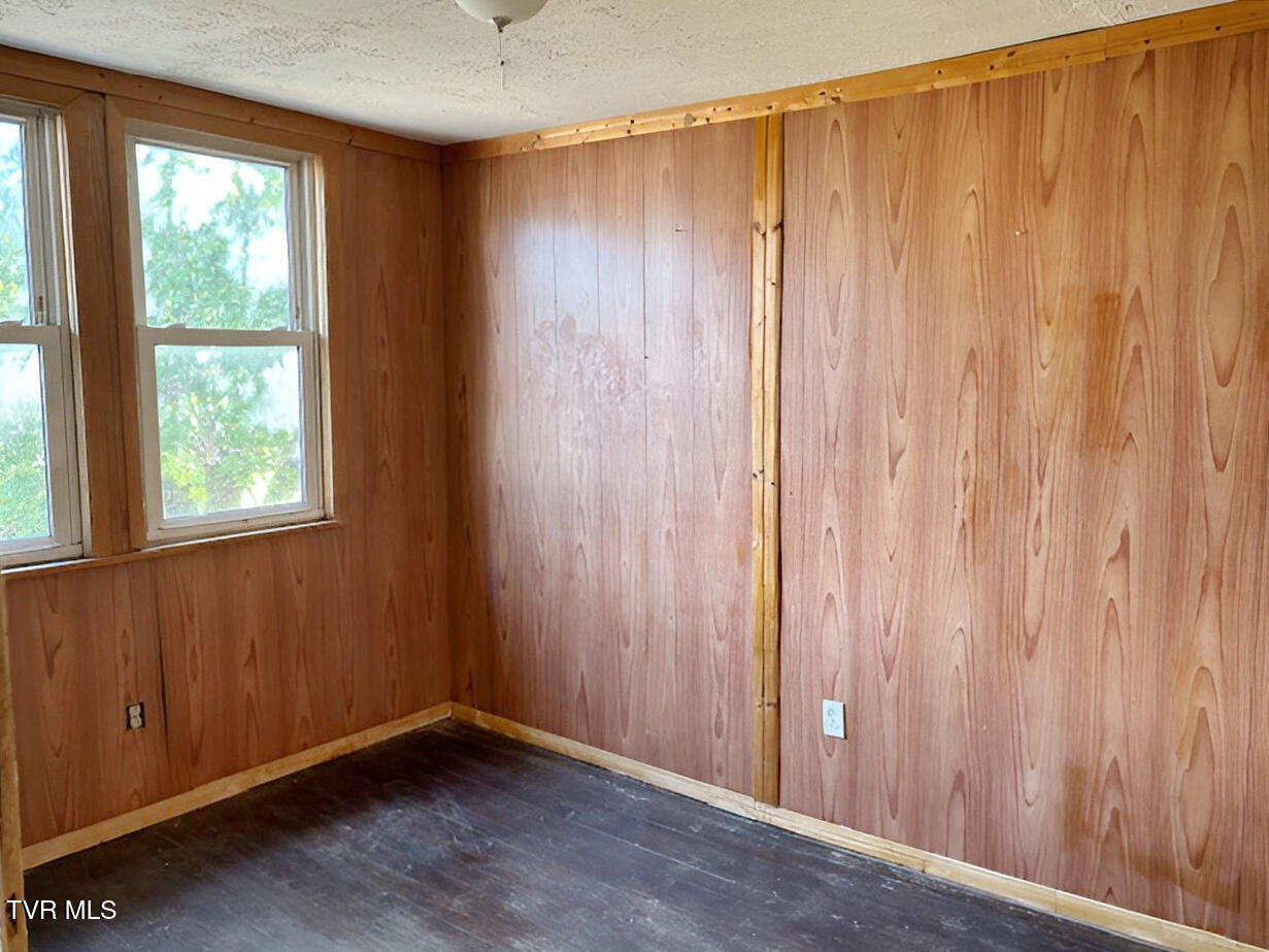 5720 Atkins Tank Road Atkins, VA 24311 - Photo 10 of 12 image3 - 2025-11-11T093141.699