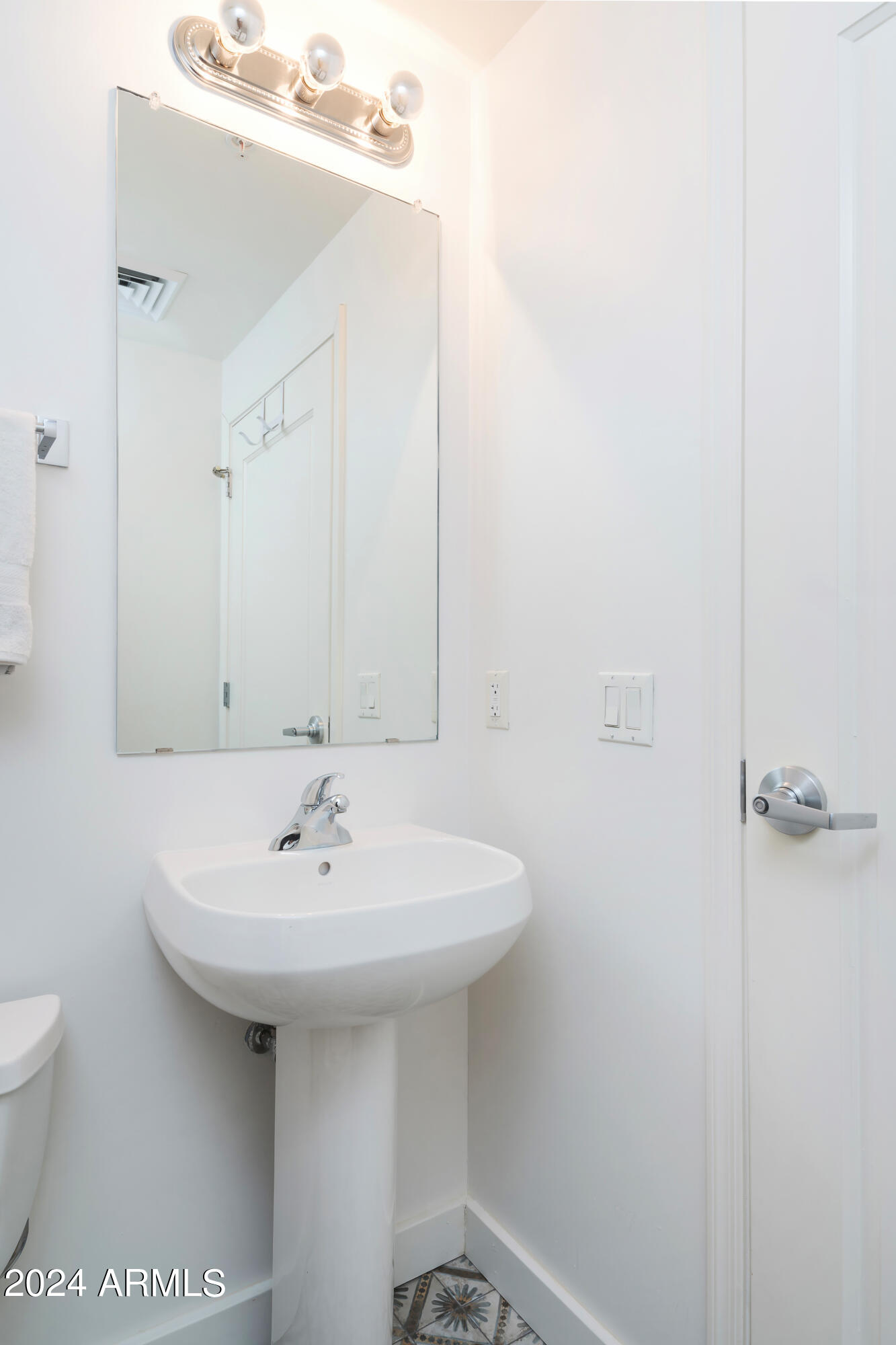 310 South 4th Street, Unit 707 Phoenix, AZ 85004 - Photo 13 of 29 Powder Room