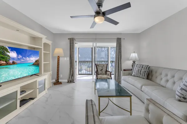 $2,700 | 7192 Huntington Lane, Unit 307, Delray Beach, FL 33446