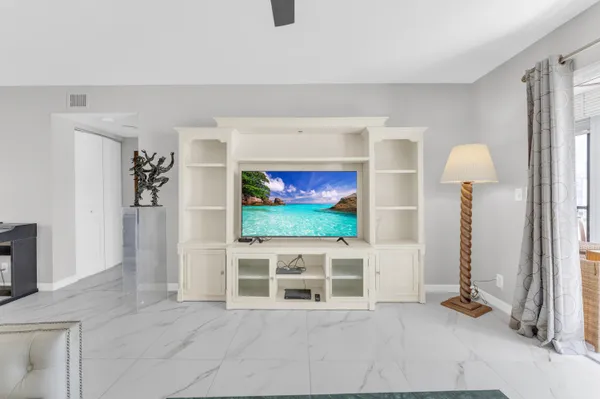 $2,700 | 7192 Huntington Lane, Unit 307, Delray Beach, FL 33446