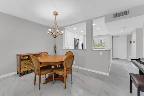 $2,700 | 7192 Huntington Lane, Unit 307, Delray Beach, FL 33446