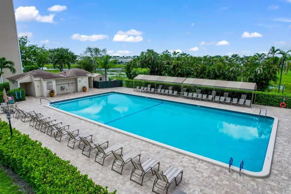 $2,700 | 7192 Huntington Lane, Unit 307, Delray Beach, FL 33446
