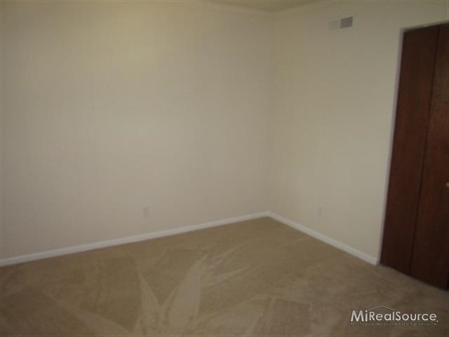 1033 Runyon Road Rochester, MI 48306 - Photo 20 of 20 31150926-19.JPG