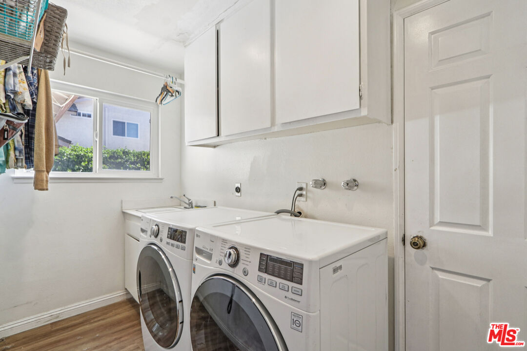 2136 McCrea Road Thousand Oaks, CA 91362 - Photo 36 of 66 a utility room with dryer and washer
