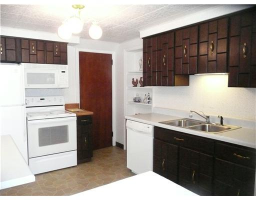 445 Woodland Road Pittsburgh, PA 15237 - Photo 4 of 18 Kitchen. THIS KITCHEN IS FULLY EQUIPPED AND WAITING FOR YOU..