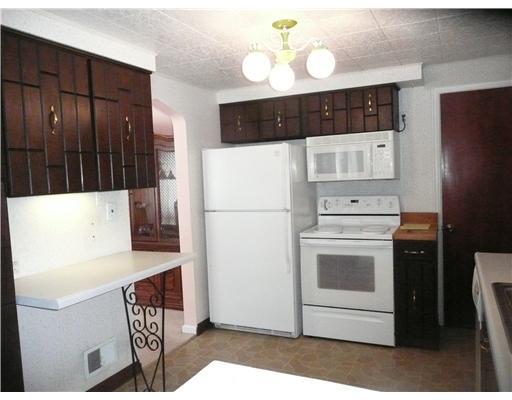 445 Woodland Road Pittsburgh, PA 15237 - Photo 5 of 18 Kitchen.