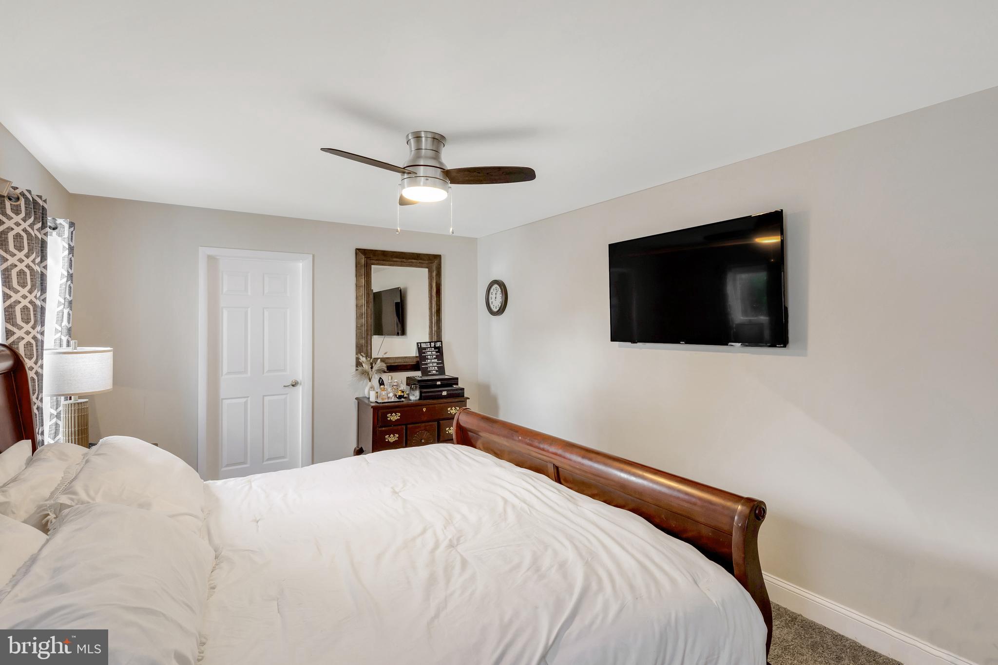 348 Ruth Avenue Aston, PA 19014 - Photo 16 of 37 Ceiling fan