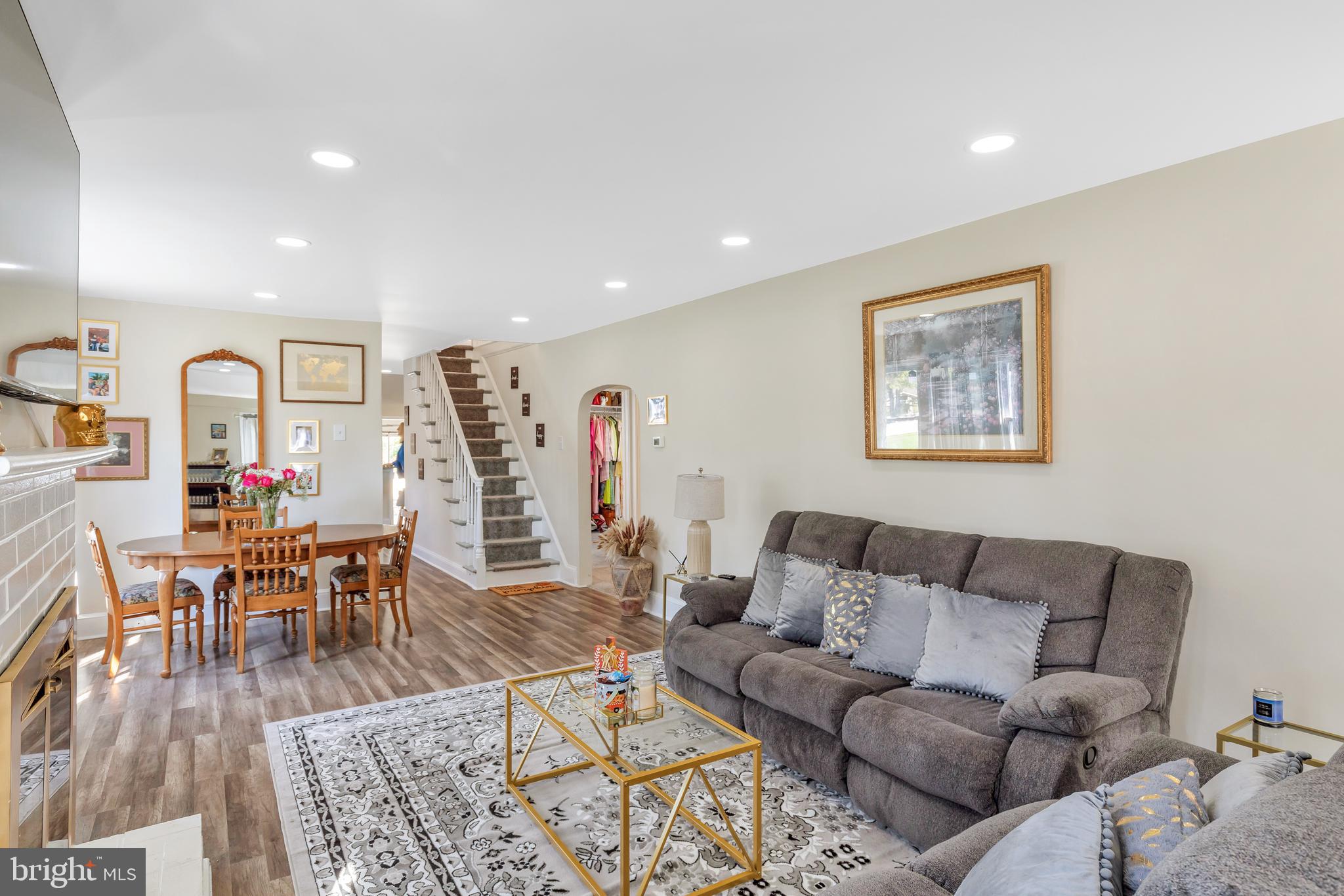 348 Ruth Avenue Aston, PA 19014 - Photo 3 of 37 Open concept floorplan