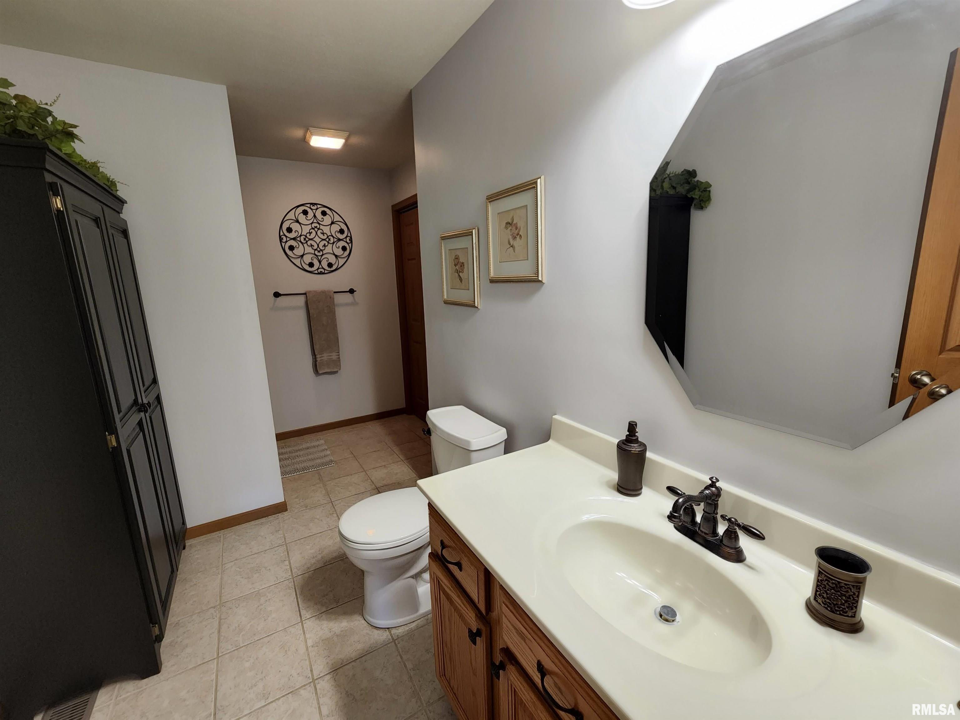 1822 Kingsbury Road Washington, IL 61571 - Photo 27 of 53 Gallery Image 27