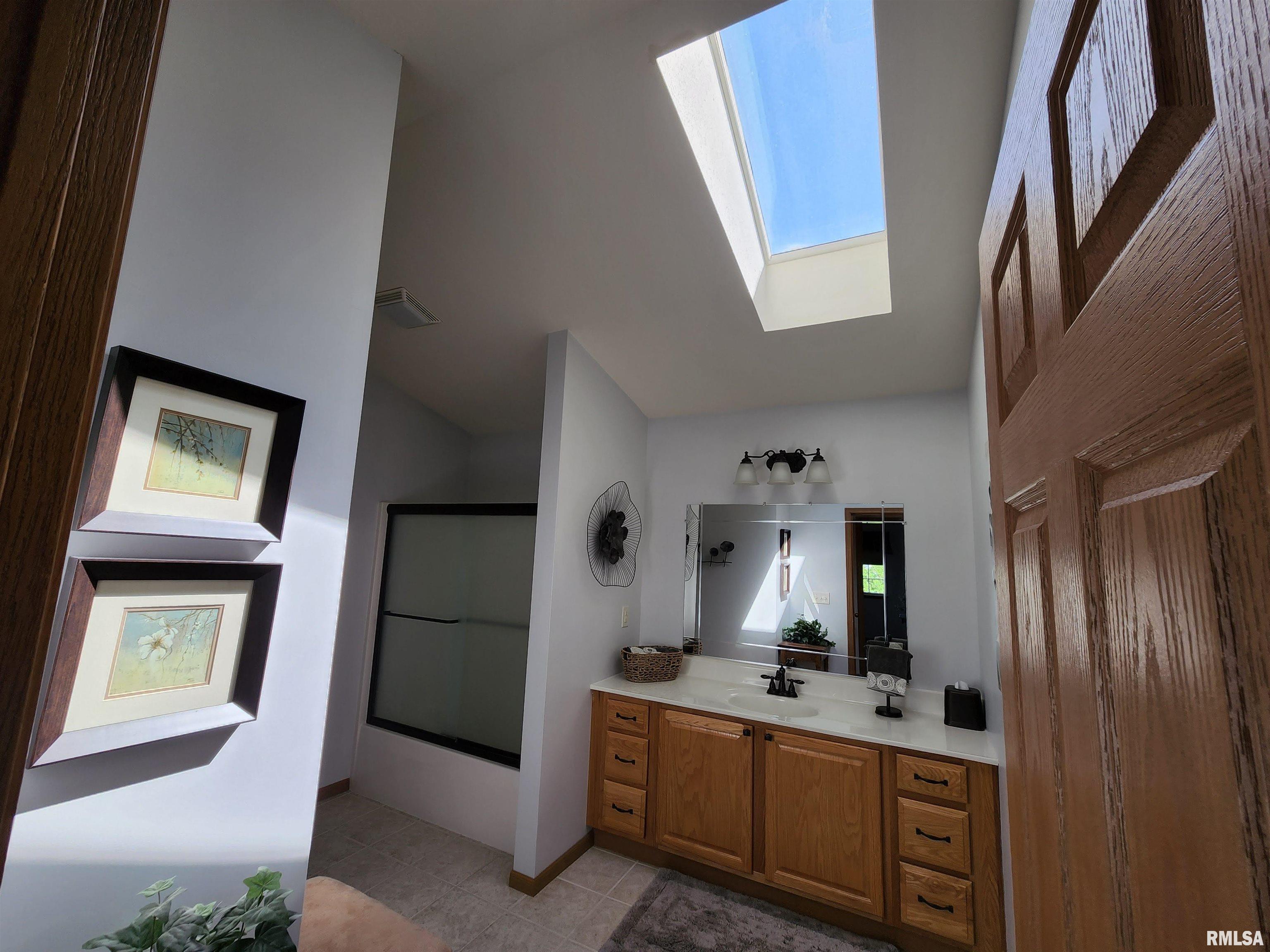 1822 Kingsbury Road Washington, IL 61571 - Photo 34 of 53 Gallery Image 34