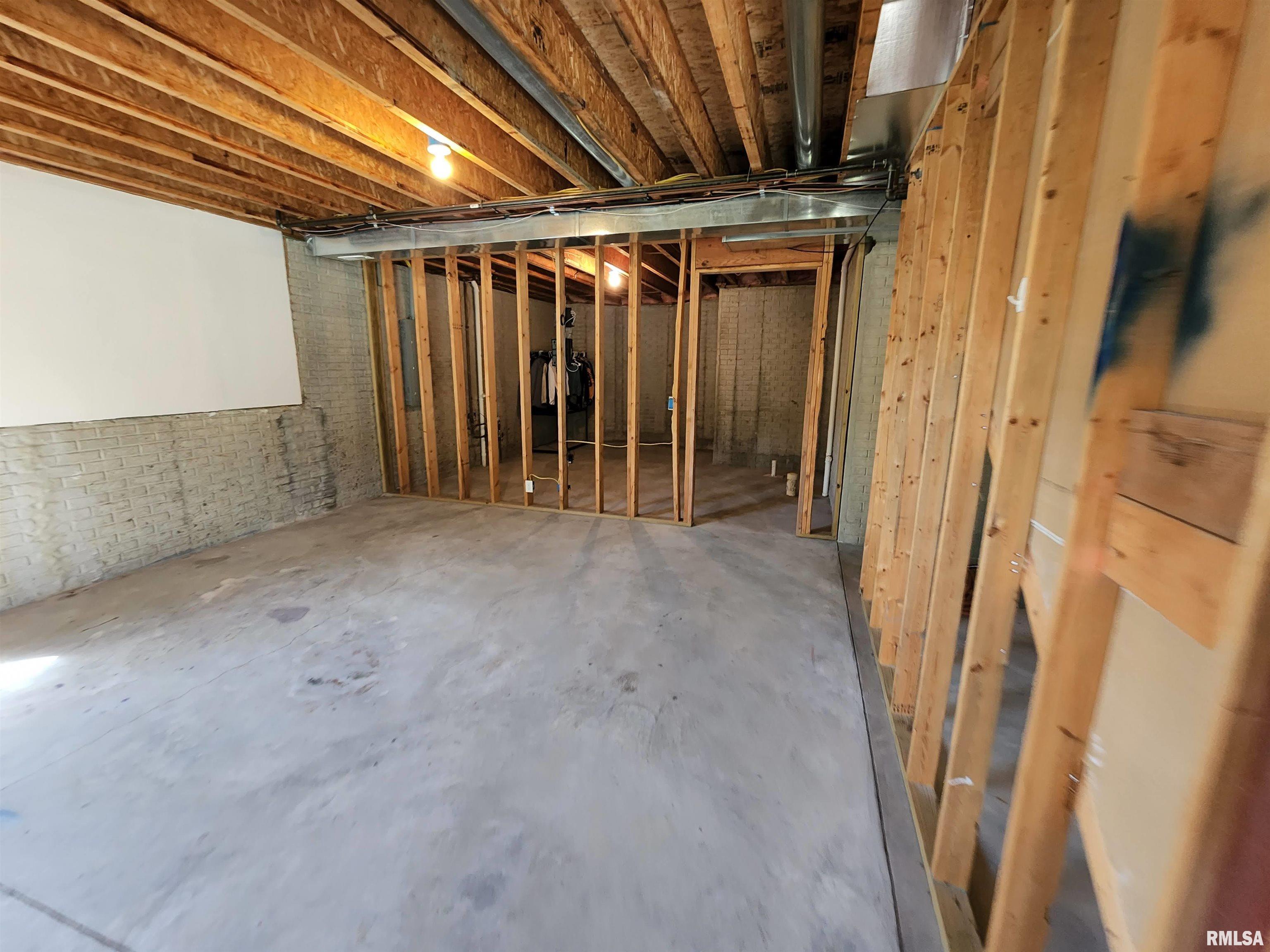 1822 Kingsbury Road Washington, IL 61571 - Photo 43 of 53 Gallery Image 43
