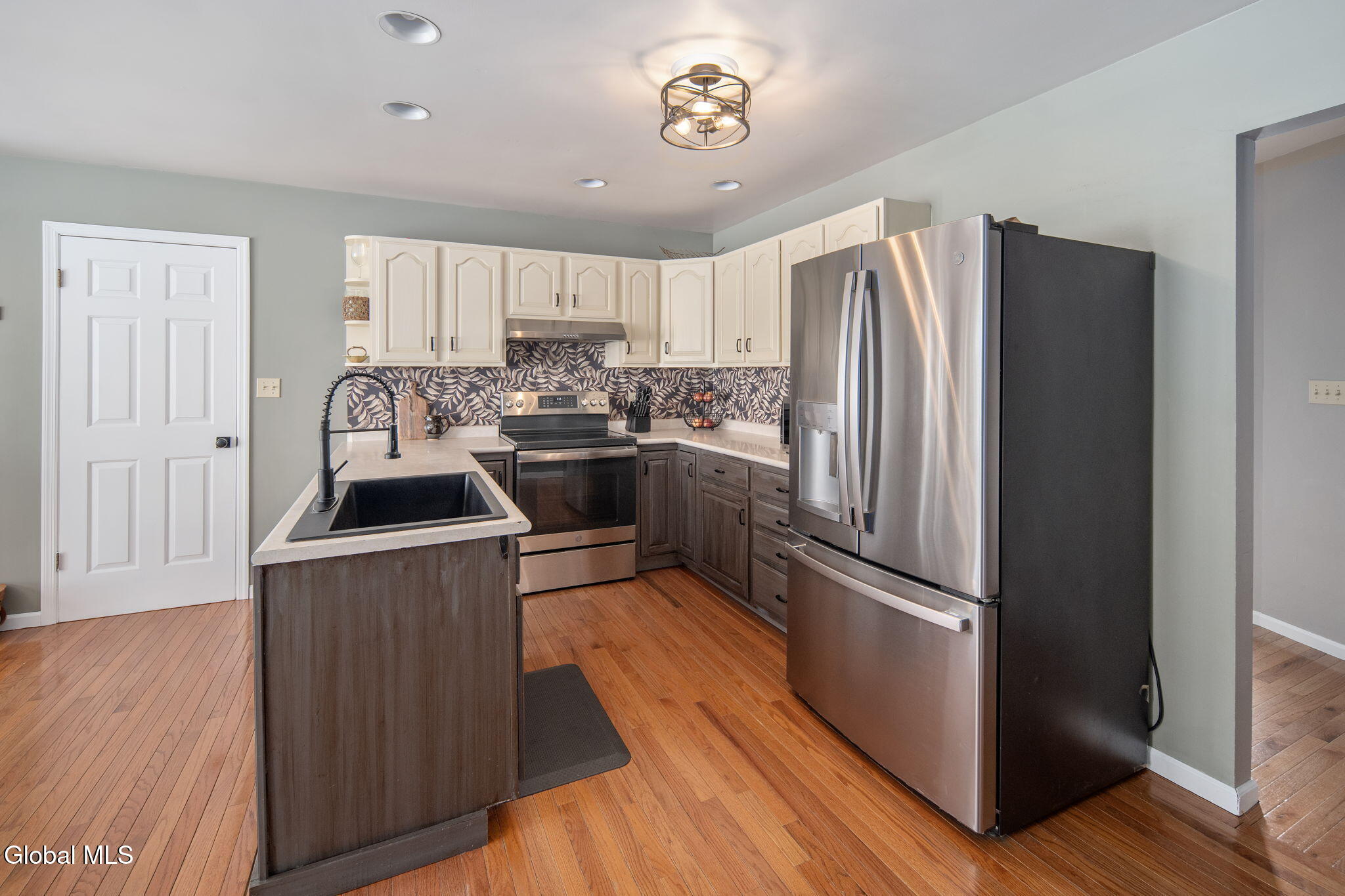 2 Robert Lane Rensselaer, NY 12144 - Photo 5 of 55 6-2RobertLn_06