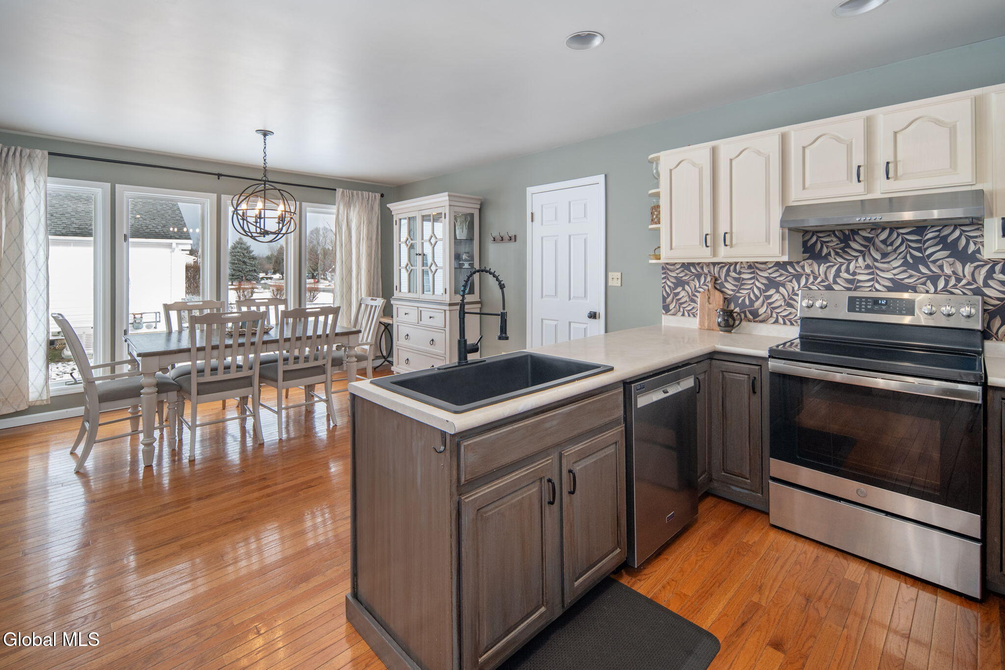 2 Robert Lane Rensselaer, NY 12144 - Photo 8 of 55 9-2RobertLn_09