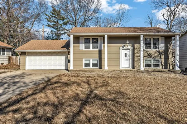 $290,000 | 611 Northeast Corder Street, Lee's Summit, MO 64063