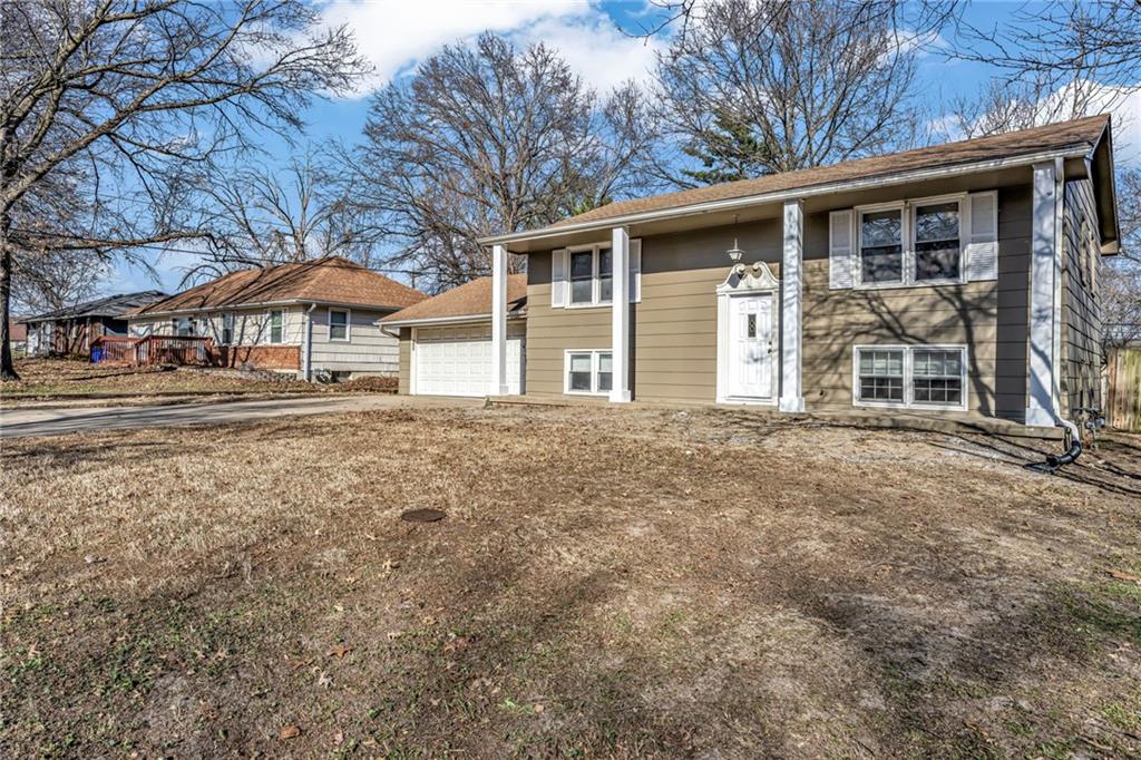 611 Northeast Corder Street Lee's Summit, MO 64063 - Photo 2 of 30