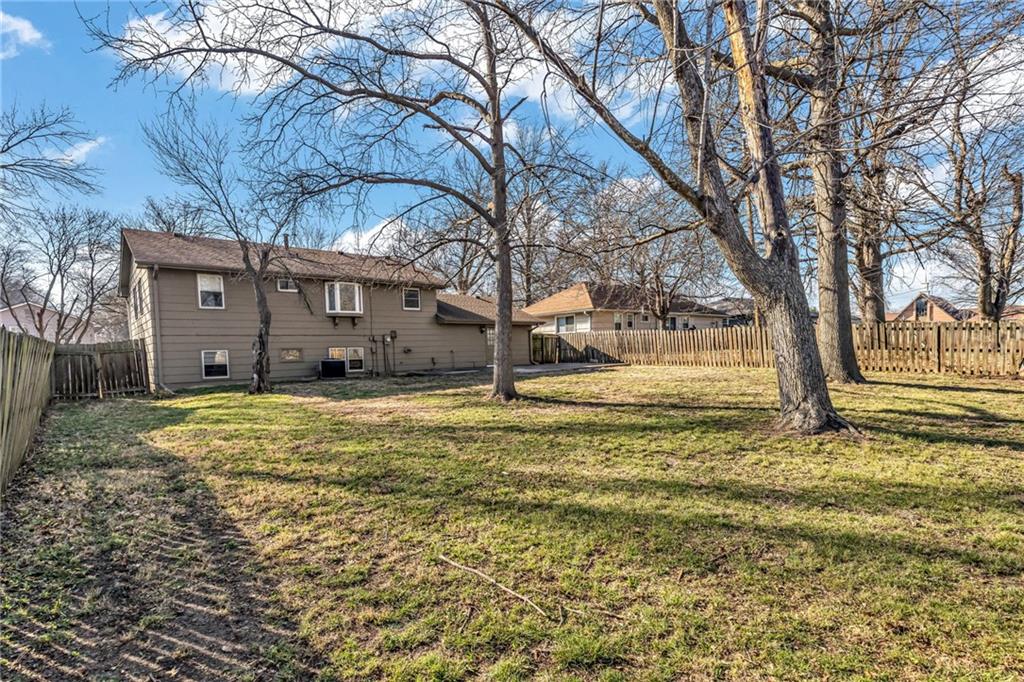 611 Northeast Corder Street Lee's Summit, MO 64063 - Photo 25 of 30