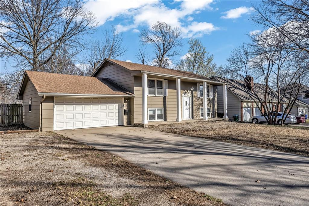 611 Northeast Corder Street Lee's Summit, MO 64063 - Photo 3 of 30