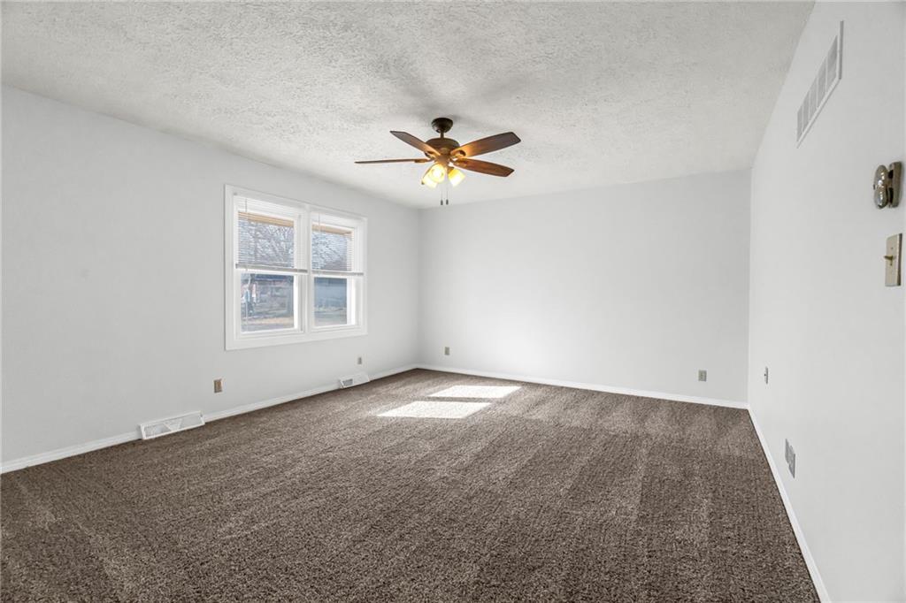 611 Northeast Corder Street Lee's Summit, MO 64063 - Photo 4 of 30