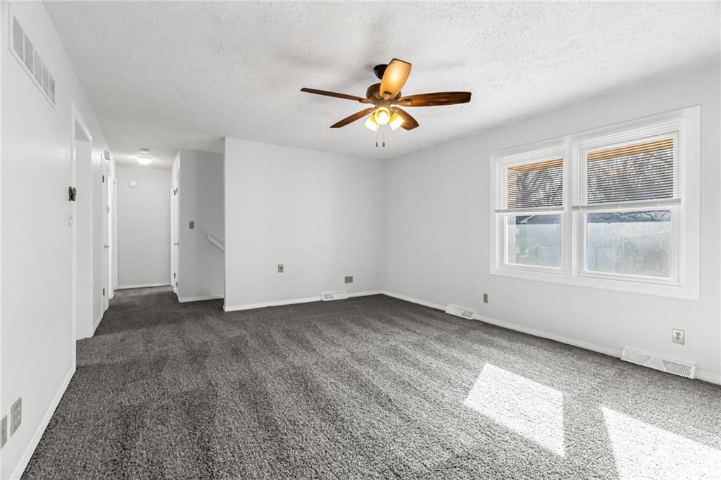 611 Northeast Corder Street Lee's Summit, MO 64063 - Photo 5 of 30