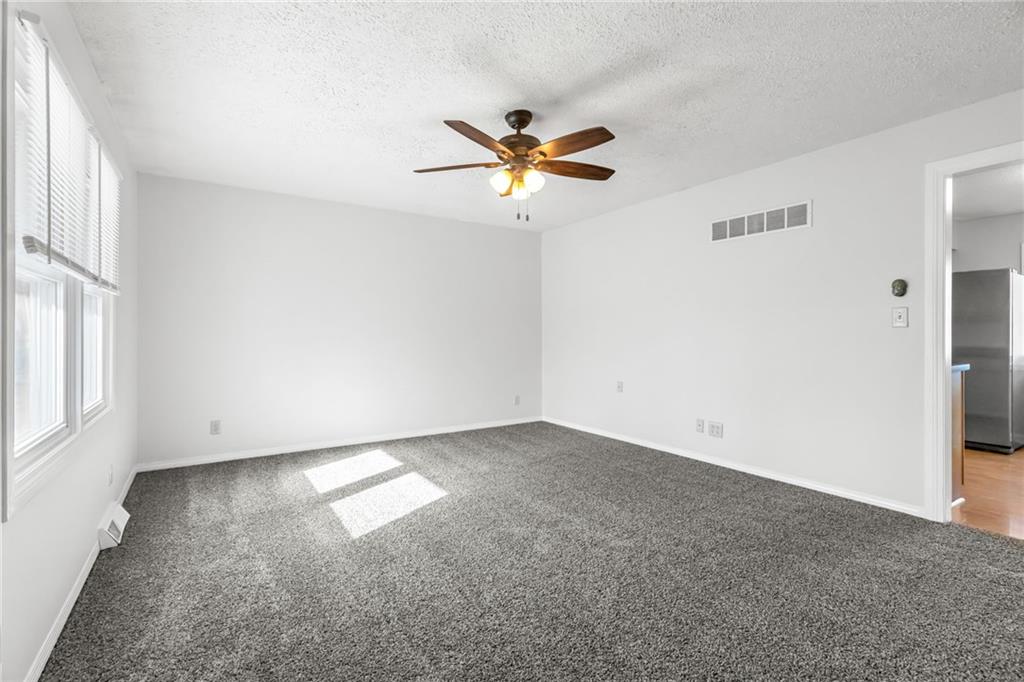 611 Northeast Corder Street Lee's Summit, MO 64063 - Photo 7 of 30