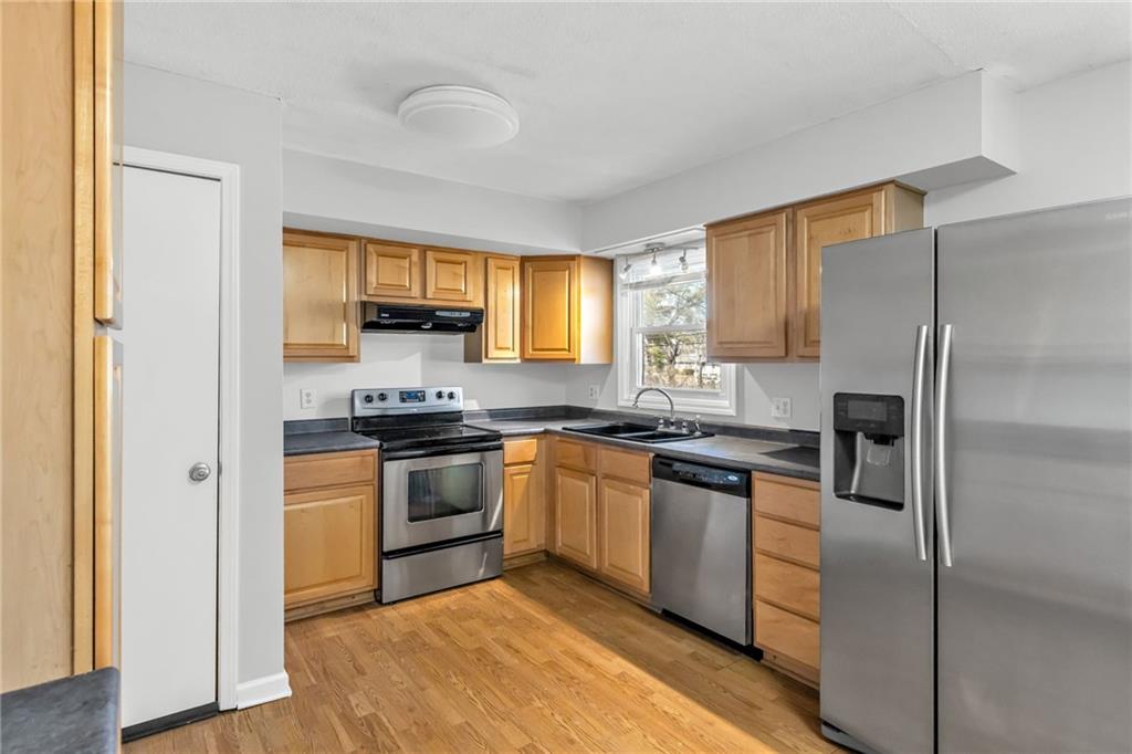 611 Northeast Corder Street Lee's Summit, MO 64063 - Photo 10 of 30