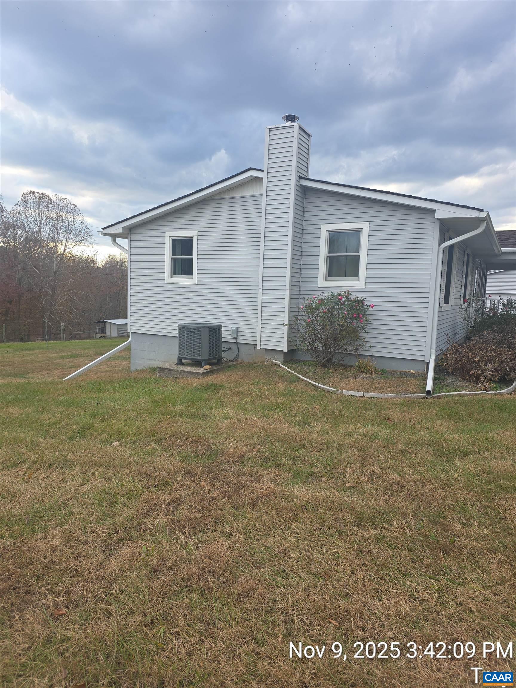 912 Hunters Lodge Road Troy, VA 22974 - Photo 3 of 22 a view of a backyard