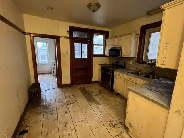 $140,000 | 8240 South Clyde Avenue, Chicago, IL 60617