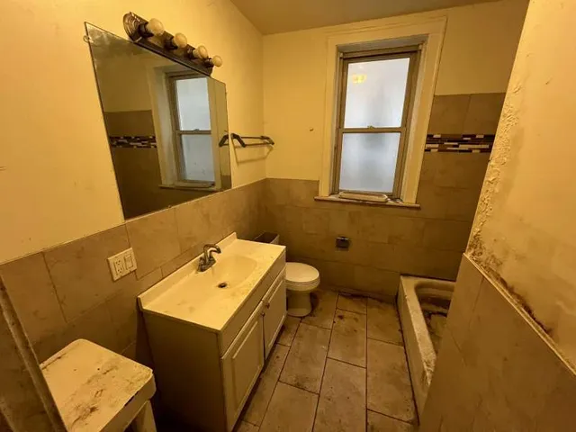 $140,000 | 8240 South Clyde Avenue, Chicago, IL 60617