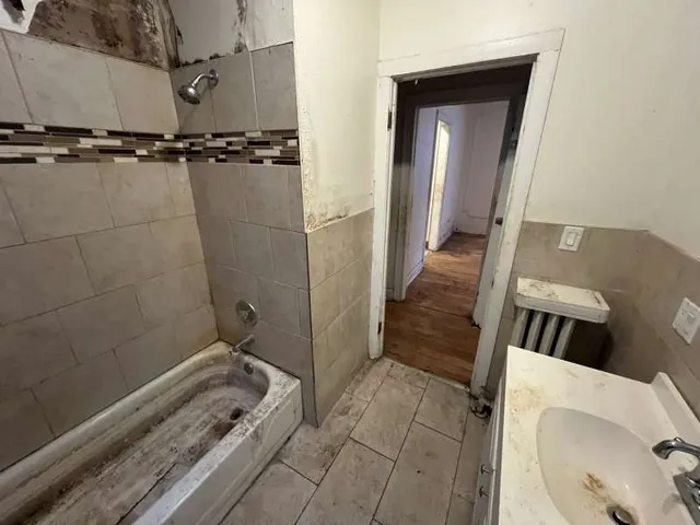 $140,000 | 8240 South Clyde Avenue, Chicago, IL 60617