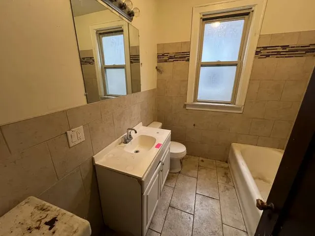 $140,000 | 8240 South Clyde Avenue, Chicago, IL 60617