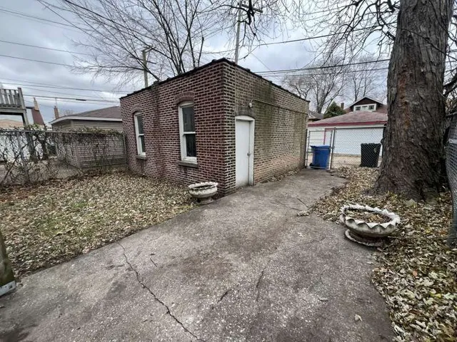 $140,000 | 8240 South Clyde Avenue, Chicago, IL 60617