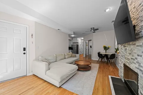 $400,000 | 2710 West Haddon Avenue, Unit 2, Chicago, IL 60622